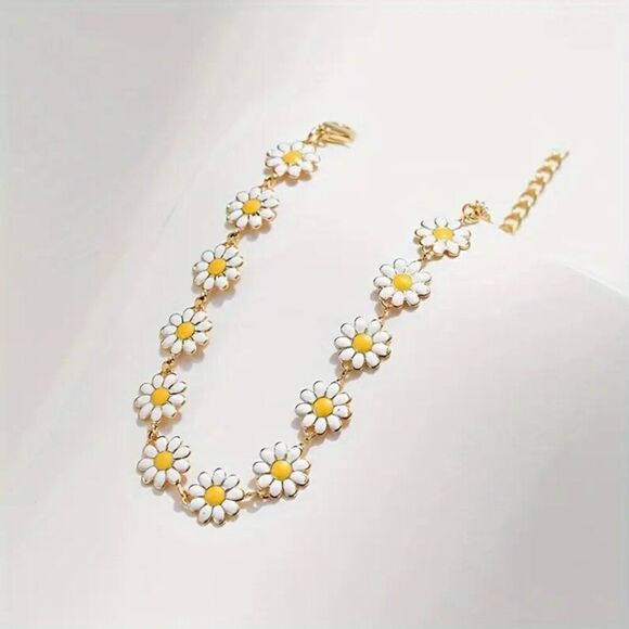 White Daisy Enamel Chain Bracelet - Picture 7 of 8